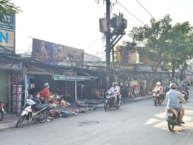 Vụ ch&aacute;y tr&ecirc;n đường Qu&aacute;ch Đi&ecirc;u: Nhiều người trắng tay, c&ocirc;ng an phong tỏa điều tra- Ảnh 1.