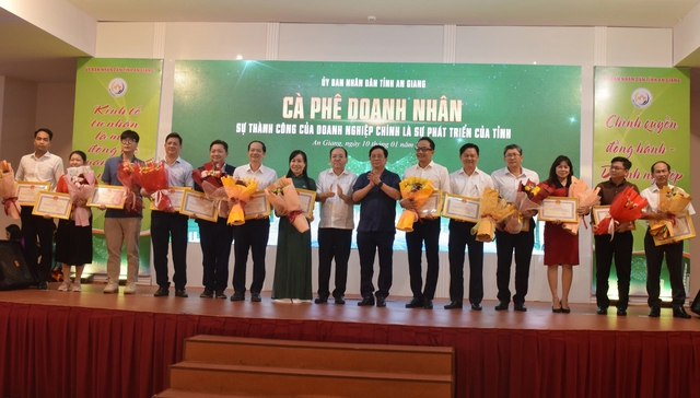 Chủ tịch tỉnh An Giang: Doanh nghiệp bị 'h&agrave;nh' th&igrave; phản &aacute;nh trực tiếp cho Chủ tịch- Ảnh 4.