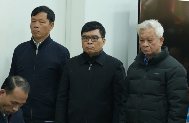 2 cựu thiếu tướng qu&acirc;n đội l&atilde;nh &aacute;n t&ugrave; trong vụ s&acirc;n bay Nha Trang- Ảnh 1.