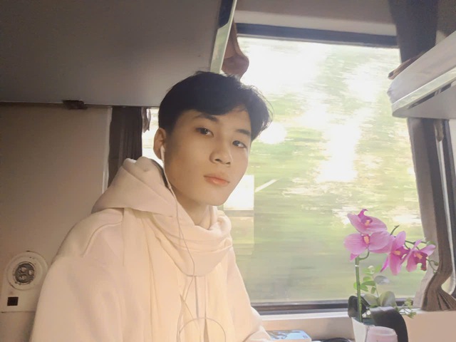 Nam sinh tranh t&agrave;i x&acirc;y dựng thương hiệu c&aacute; nh&acirc;n ngay tr&ecirc;n chuyến t&agrave;u xuy&ecirc;n Việt- Ảnh 1.