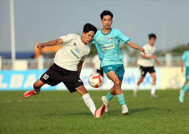 Trường ĐH Lạc Hồng 0-1 Trường CĐ C&ocirc;ng thương TP.HCM: 3 điểm qu&yacute; gi&aacute; - Ảnh 1.