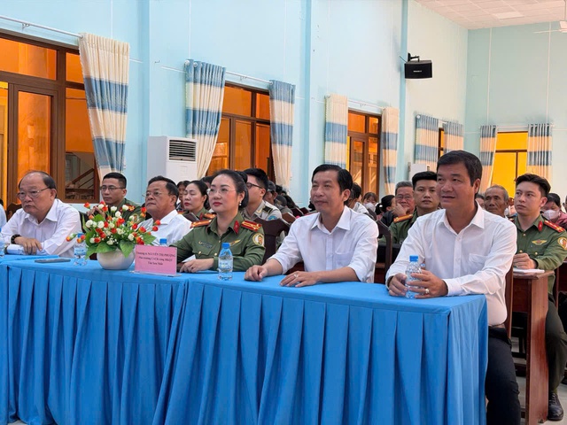 Kh&aacute;m bệnh, tặng qu&agrave; cho 300 người d&acirc;n ở tỉnh T&acirc;y Ninh- Ảnh 3.