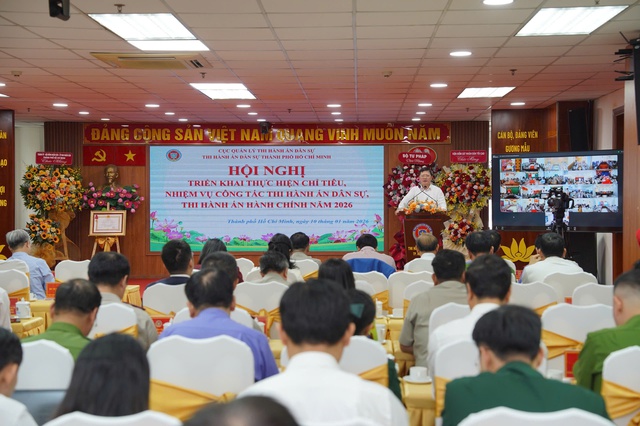 Chủ tịch UBND TP.HCM ấn tượng về chuyển đổi số của ng&agrave;nh thi h&agrave;nh &aacute;n- Ảnh 1.