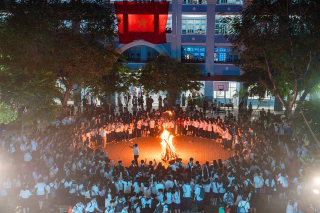 Hàng chục ngàn học sinh mừng Ngày truyền thống học sinh, sinh viên Việt Nam - Ảnh 2.