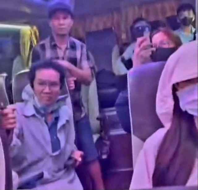 Đồng Tháp: Chuyển hồ sơ vụ 'chuyến xe bão táp' sang cảnh sát điều tra- Ảnh 2. Đồng Tháp: Chuyển hồ sơ vụ 'chuyến xe bão táp' sang cảnh sát điều tra- Ảnh 2.