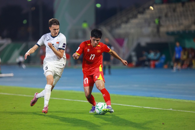 U.23 Việt Nam so t&agrave;i nảy lửa với đồng đội của Ronaldo, Darwin Nunez- Ảnh 1.