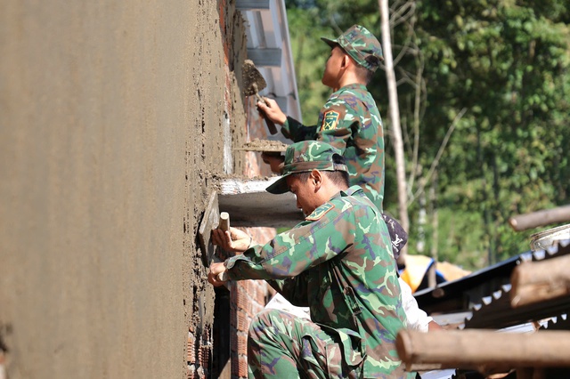 Khánh Hòa: Bàn giao 64 căn nhà của ‘Chiến dịch Quang Trung’- Ảnh 4. Khánh Hòa: Bàn giao 64 căn nhà của ‘Chiến dịch Quang Trung’- Ảnh 4.