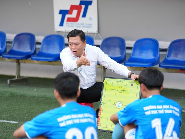 Cựu vương Trường ĐH Sư phạm TDTT TP.HCM thắng rất đậm: M&agrave;n t&aacute;i xuất ấn tượng- Ảnh 2.