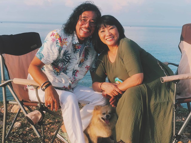 Khắc Triệu được Cẩm V&acirc;n v&agrave; con g&aacute;i động vi&ecirc;n để 'l&agrave;m ca sĩ' ở tuổi U.70- Ảnh 3.