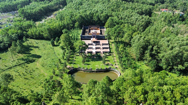 UBND TP.Huế ra thời hạn th&aacute;o dỡ c&ocirc;ng tr&igrave;nh 'lạ' trong lăng ho&agrave;ng th&aacute;i hậu Từ Dũ- Ảnh 2.