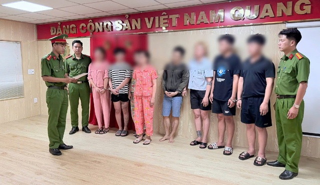 C&ocirc;ng an TP.HCM đột k&iacute;ch 4 cơ sở spa, massage hoạt động mại d&acirc;m ở trung t&acirc;m- Ảnh 1.