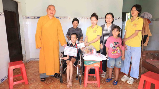 Chung d&ograve;ng m&aacute;u Lạc Hồng: Đồng h&agrave;nh c&ugrave;ng d&acirc;n tộc bằng hoạt động an sinh- Ảnh 3.