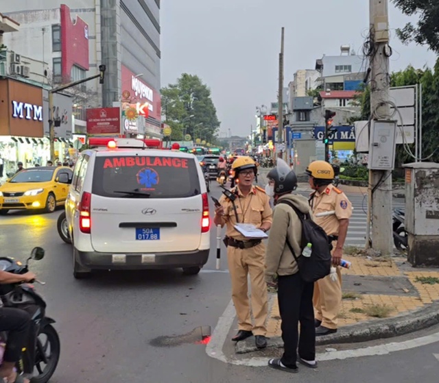 Nguy&ecirc;n nh&acirc;n &ocirc; t&ocirc; t&ocirc;ng 6 xe m&aacute;y trước nh&agrave; thiếu nhi Thủ Đức- Ảnh 2.
