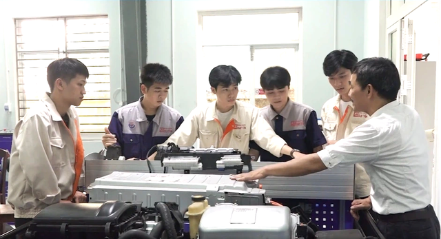 Nh&acirc;n lực c&ocirc;ng nghệ cao được hưởng ưu đ&atilde;i cao nhất về thuế thu nhập c&aacute; nh&acirc;n- Ảnh 1.