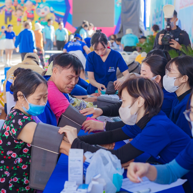 Lần đầu ti&ecirc;n tại Nha Trang: Long Ch&acirc;u tổ chức giải đi bộ đồng h&agrave;nh d&agrave;nh cho gia đ&igrave;nh ba thế hệ- Ảnh 4.