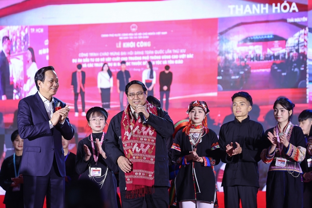 Thủ tướng kể chuyện lớn lên ở miền núi, được Nhà nước chăm lo học hành- Ảnh 1. Thủ tướng kể chuyện lớn lên ở miền núi, được Nhà nước chăm lo học hành- Ảnh 1.