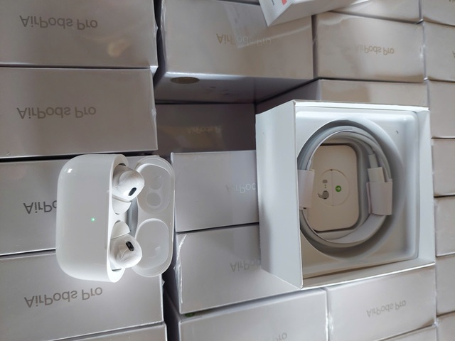 Bắt 1.000 tai nghe giả nh&atilde;n hiệu Apple, phạt 440 triệu đồng - Ảnh 1.