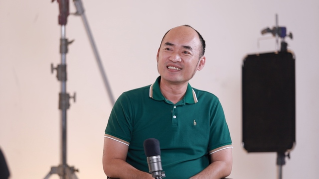 Tiến Luật: T&ocirc;i cầu h&ocirc;n Thu Trang bằng... b&aacute;nh bao - Ảnh 2.