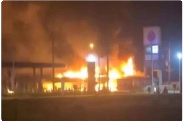 11 trạm xăng bị đ&aacute;nh bom tại khu vực bi&ecirc;n giới Th&aacute;i Lan gi&aacute;p Myanmar - Ảnh 1.