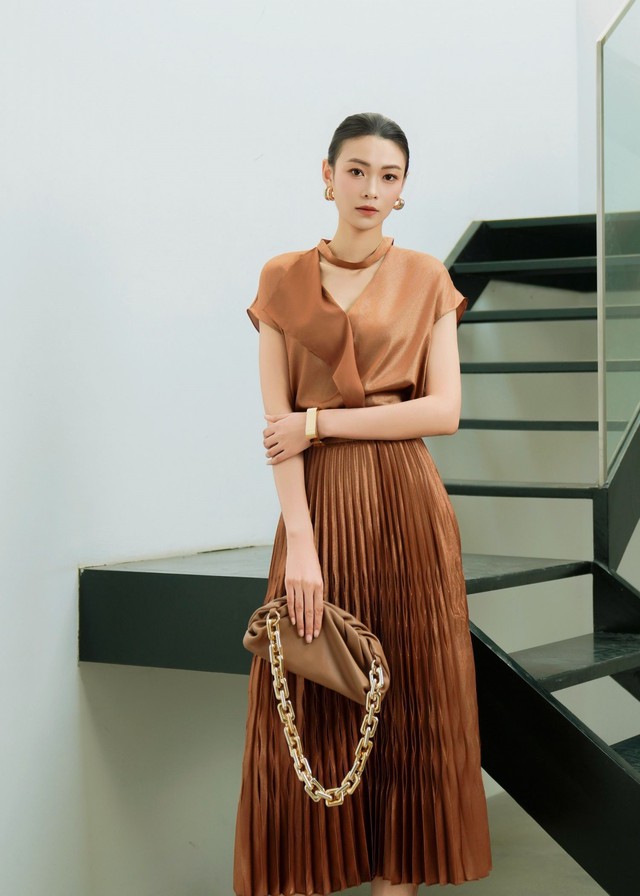Diện trang phục sắc nâu sang trọng không cần phô trương - Ảnh 2.