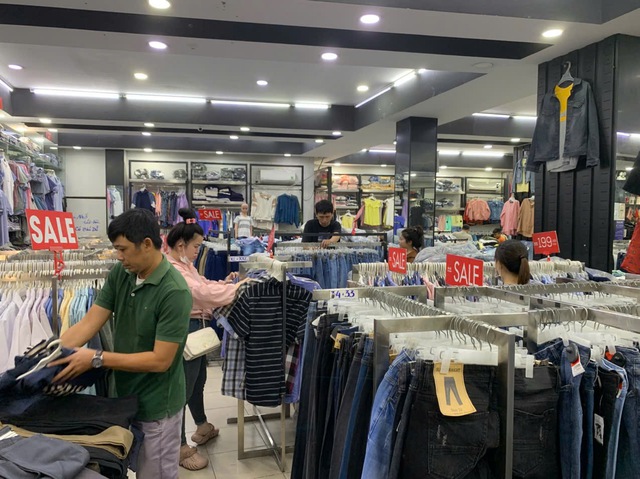 Vì sao càng cận tết, nhiều người càng thích mua sắm?- Ảnh 2.