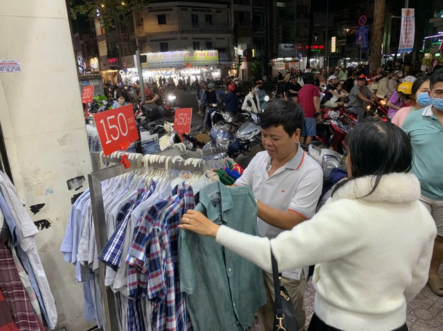 Vì sao càng cận tết, nhiều người càng thích mua sắm?- Ảnh 4.