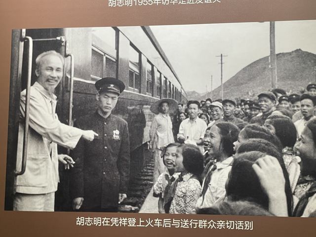 Kh&ocirc;ng gian văn h&oacute;a tại cửa khẩu Hữu Nghị giữa Việt Nam v&agrave; Trung Quốc - Ảnh 6.