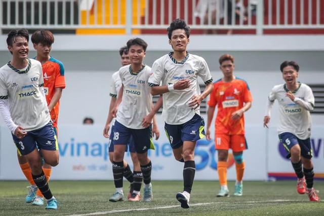 ĐH Kinh tế TP.HCM 1-1 Trường ĐH Văn Lang: Mở đầu căng thẳng - Ảnh 3.