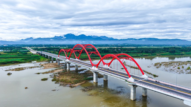 Quảng Ngãi: Hạ tầng giao thông liên kết đông - tây còn nhiều bất cập- Ảnh 6. Quảng Ngãi: Hạ tầng giao thông liên kết đông - tây còn nhiều bất cập- Ảnh 6.