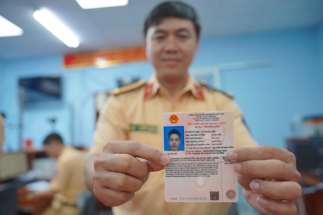 Không có giấy phép lái xe, mức phạt cao nhất lên tới 20 triệu đồng - Ảnh 2.