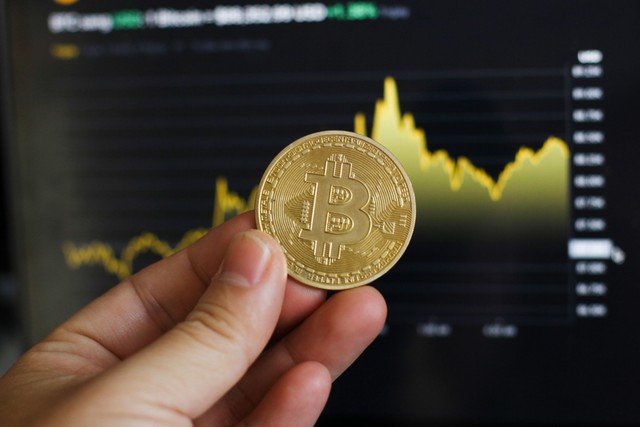 Giá Bitcoin hôm nay 12.1.2026: BTC đối mặt mức sống còn 65.000 USD - Ảnh 1.