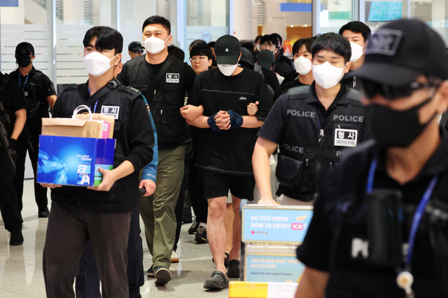 Vừa bắt th&ecirc;m 26 nghi phạm lừa đảo ở Campuchia, chi&ecirc;u thức tống tiền quen thuộc - Ảnh 1.