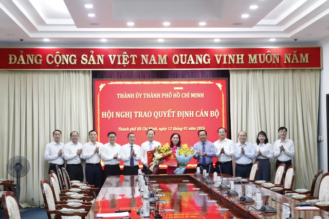 &Ocirc;ng Trần Văn Nam l&agrave;m B&iacute; thư Đảng ủy phường Xu&acirc;n H&ograve;a, TP.HCM- Ảnh 2.