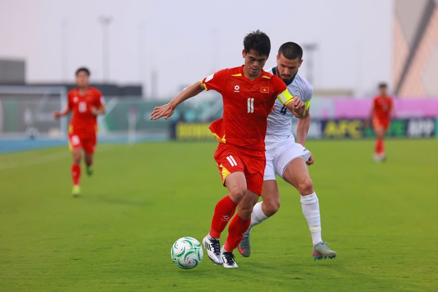 HLV Kim Sang-sik và Đình Bắc sẽ giúp Việt Nam 'phá dớp' trước Ả Rập Xê Út- Ảnh 3. HLV Kim Sang-sik và Đình Bắc sẽ giúp Việt Nam 'phá dớp' trước Ả Rập Xê Út- Ảnh 3.