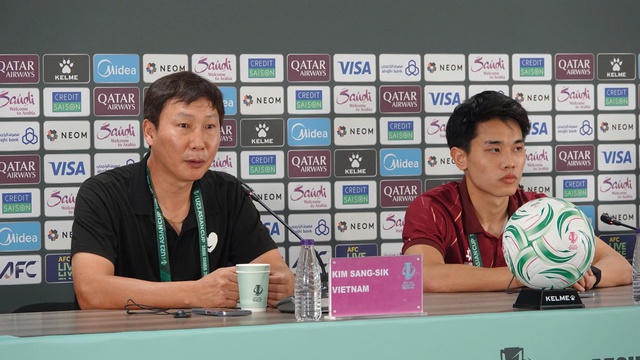 Mời HLV Kim Sang-sik, nước cờ qu&aacute; s&aacute;ng suốt của VFF: 'Dụng binh' như thần v&agrave; con số biết n&oacute;i- Ảnh 1.