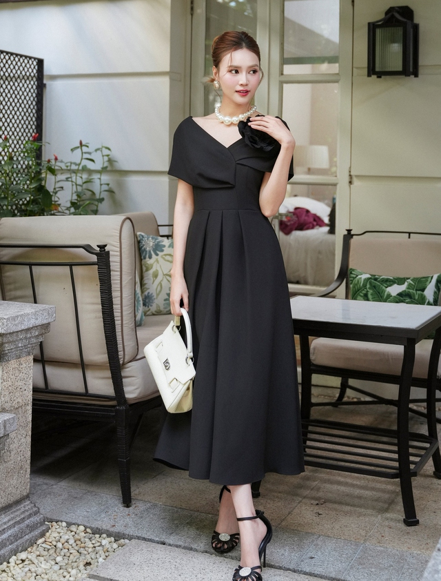 Hóa qúy cô cổ điển với trang phục trắng đen sang trọng cho mọi dịp - Ảnh 6.