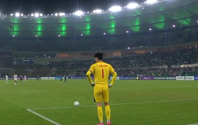 Trung Ki&ecirc;n thủ chắc - Đ&igrave;nh Bắc c&ocirc;ng hay, U.23 Việt Nam đ&aacute;nh bại Ả Rập X&ecirc; &Uacute;t: VFF thưởng lớn- Ảnh 3.