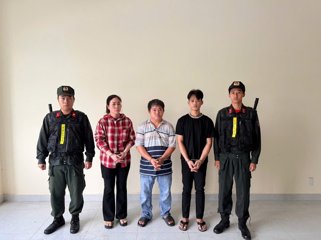 Công an TP.HCM bắt chủ lò sản xuất mì tươi 'ngậm' hàn the, tuồn ra thị trường 800 tấn- Ảnh 1.