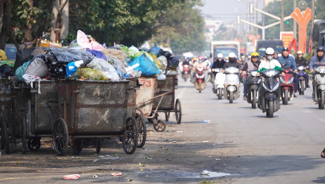 Thanh H&oacute;a: Thu gom, xử l&yacute; r&aacute;c thải c&ograve;n hạn chế g&acirc;y bức x&uacute;c trong nh&acirc;n d&acirc;n - Ảnh 1.