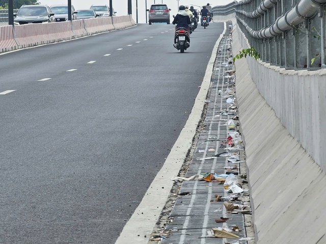 R&aacute;c thải nh&agrave; ga T3 bủa v&acirc;y đường v&agrave;o s&acirc;n bay T&acirc;n Sơn Nhất g&acirc;y bức x&uacute;c - Ảnh 5.