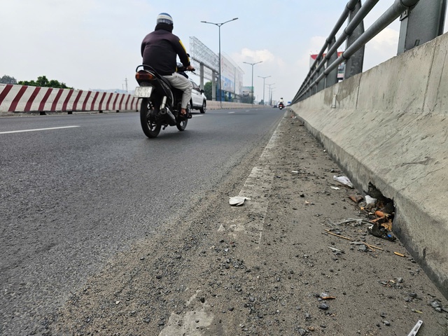 R&aacute;c thải nh&agrave; ga T3 bủa v&acirc;y đường v&agrave;o s&acirc;n bay T&acirc;n Sơn Nhất g&acirc;y bức x&uacute;c - Ảnh 6.