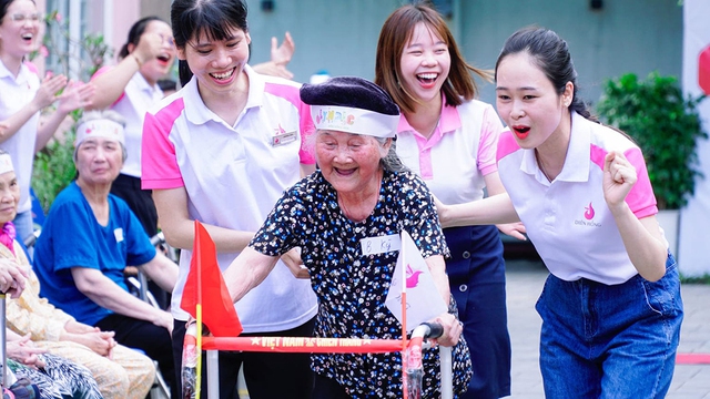 Người gi&agrave; v&agrave; dưỡng l&atilde;o: Chốn nương tựa cuối đời - Ảnh 3.