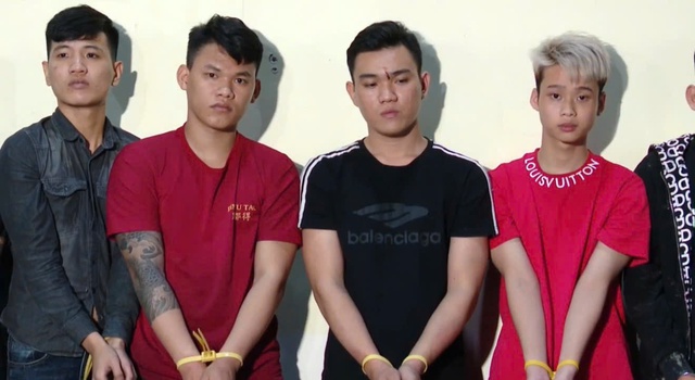 C&ocirc;ng an TP.HCM tạm giữ 19 thanh thiếu ni&ecirc;n đuổi đ&aacute;nh nhau g&acirc;y n&aacute;o loạn đường phố - Ảnh 1.