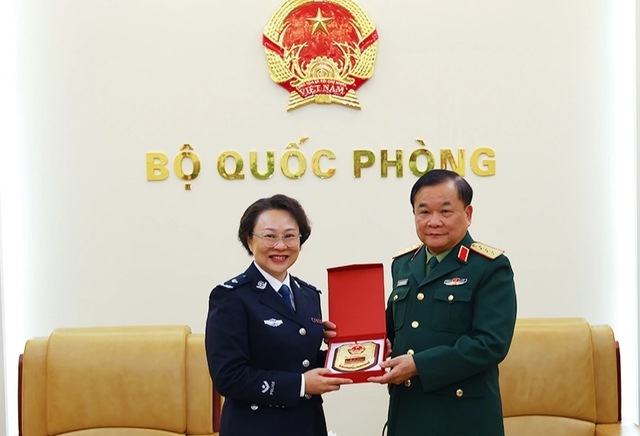 Thượng tướng Hoàng Xuân Chiến tiếp Tham tán Cảnh vụ Trung Quốc- Ảnh 1. Thượng tướng Hoàng Xuân Chiến tiếp Tham tán Cảnh vụ Trung Quốc- Ảnh 1.