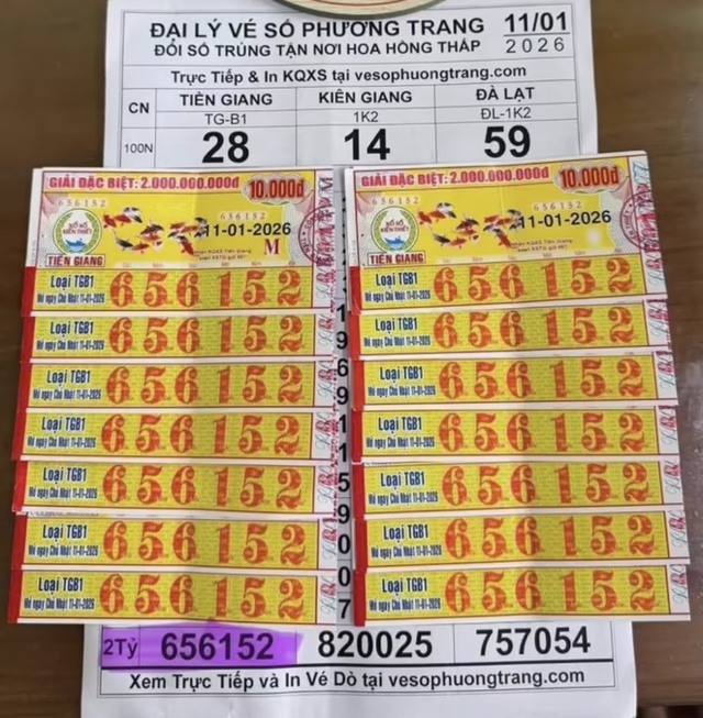 Khách Tây Ninh trúng độc đắc 14 tờ xổ số miền Nam, nhận 28 tỉ tiền mặt - Ảnh 1.