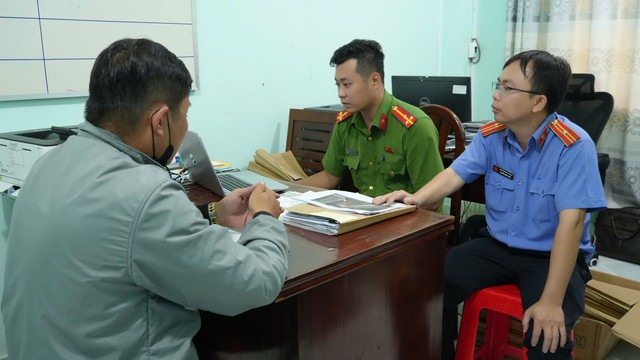 Vụ 'chuyến xe b&atilde;o t&aacute;p' ở Đồng Th&aacute;p: Khởi tố, bắt giam th&ecirc;m t&agrave;i xế xe tải- Ảnh 1.