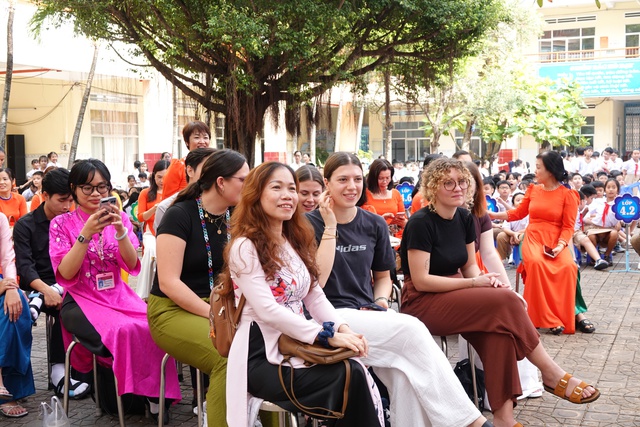 Học sinh tiểu học Cần Thơ th&iacute;ch th&uacute; trải nghiệm văn h&oacute;a H&agrave;n Quốc - Ảnh 3.