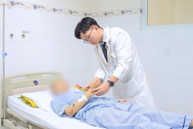 Tỉnh táo sau tai nạn: Bác sĩ cảnh báo 'khoảng tỉnh' sau chấn thương sọ não - Ảnh 1.