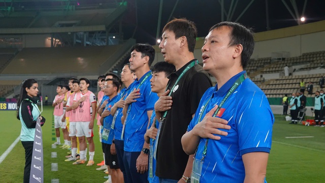 B&aacute;o ch&iacute; H&agrave;n Quốc khen HLV Kim Sang-sik 'd&ugrave;ng người t&aacute;o bạo, chiến thắng như ph&eacute;p m&agrave;u'- Ảnh 1.