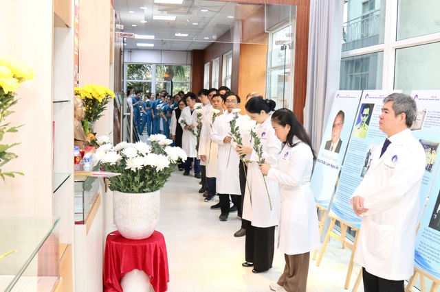 Bệnh viện Răng h&agrave;m mặt Trung ương TP.HCM tri &acirc;n thế hệ thầy thuốc đi trước - Ảnh 2.